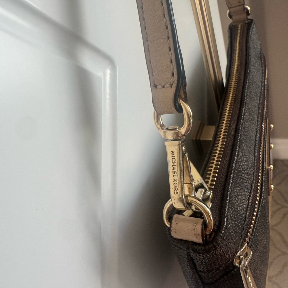 Michael Kors Large wristlet Purse - Picture 5 of 6